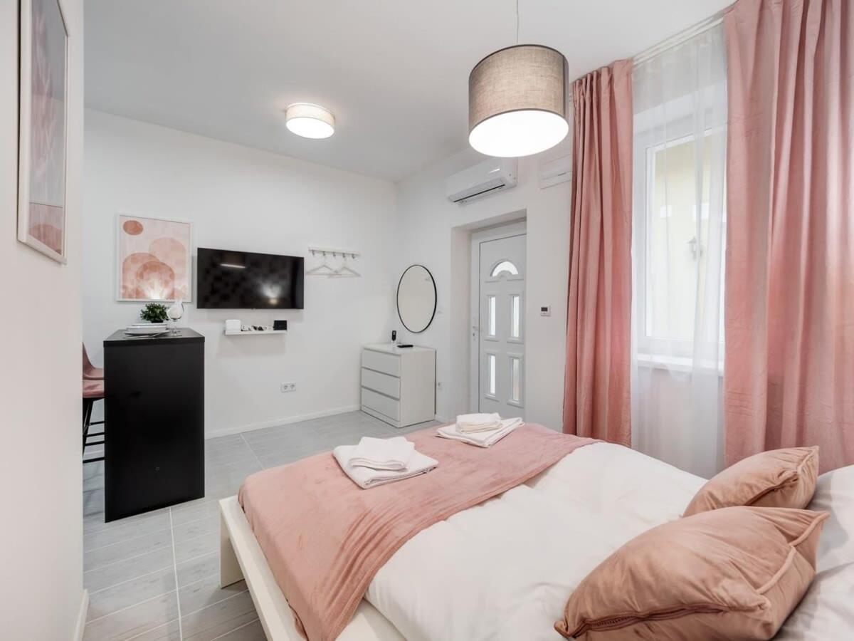 Cute Central Studio With Ac Budapest Luaran gambar