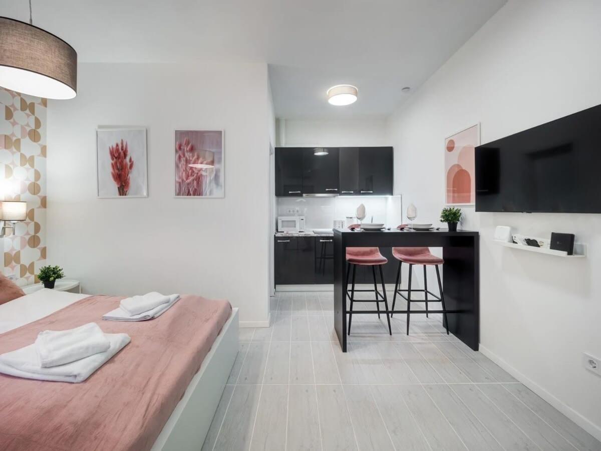 Cute Central Studio With Ac Budapest Luaran gambar