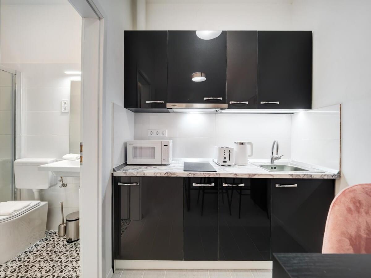 Cute Central Studio With Ac Budapest Luaran gambar